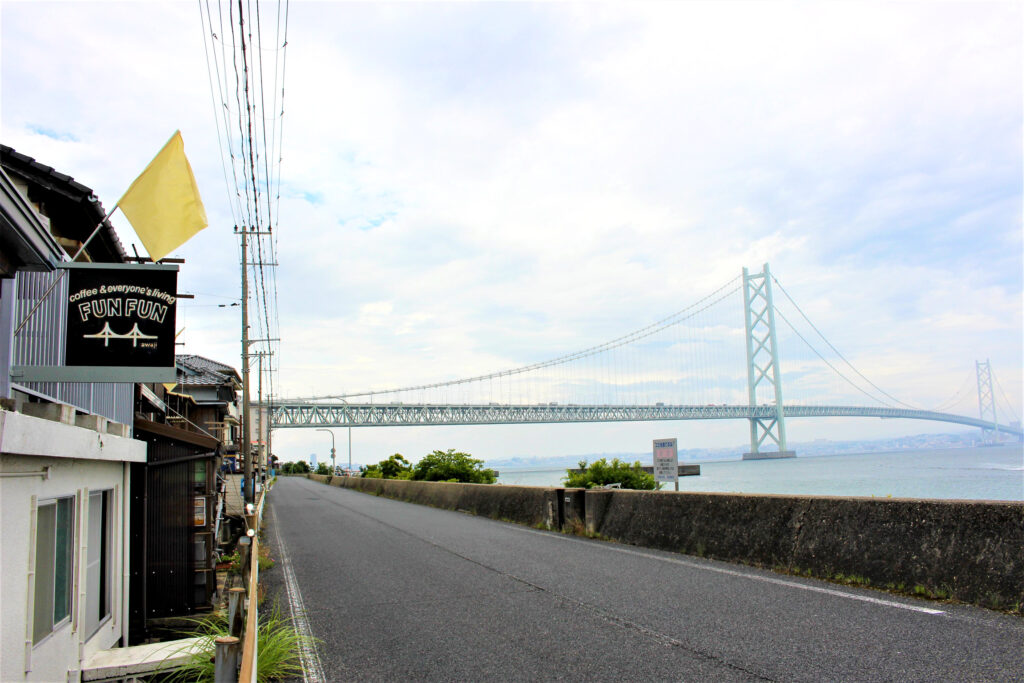 岩屋方面から続く海沿いの淡路サンセットライン