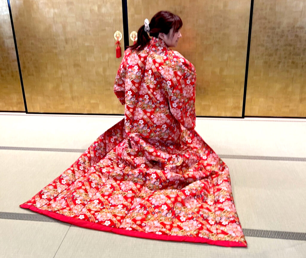 色(いろ)打掛(うちかけ)を羽織って気分はお姫様！