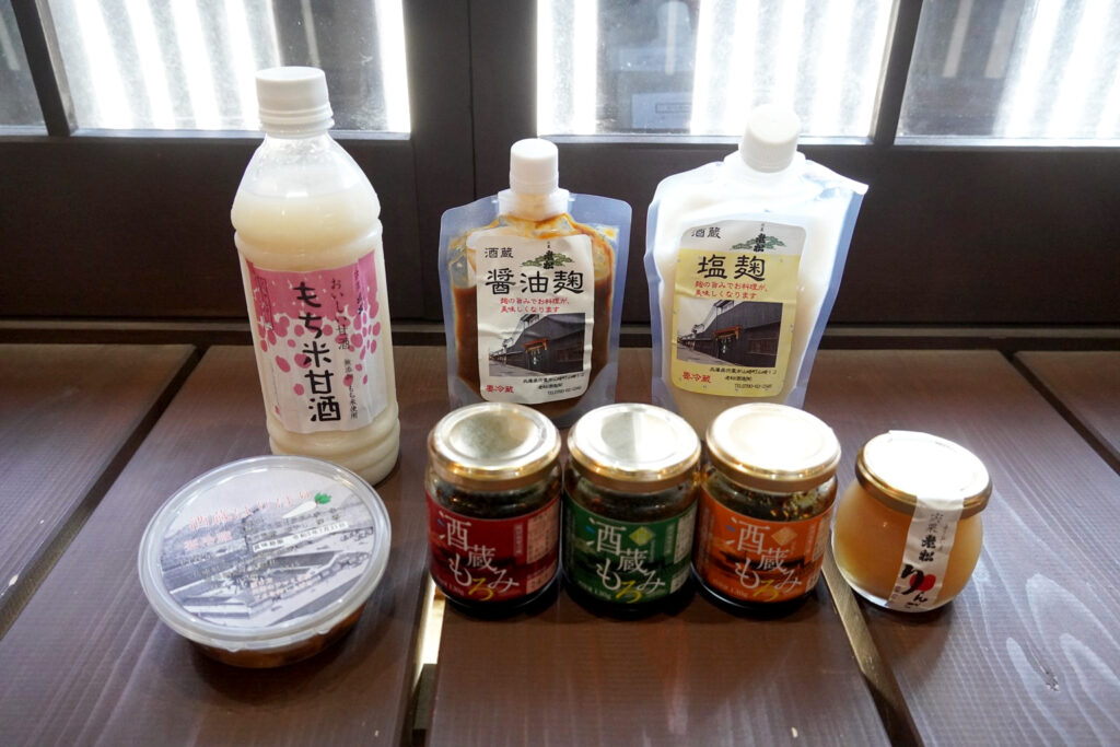 「もち米甘酒」（540円）、「酒蔵醤油麹」「酒蔵塩麴」「酒蔵もろみ（山椒・柚子）」（各518円）、「酒蔵もろみ」（486円）「酒蔵はりはり漬け」（237円）、りんごジャム（572円）