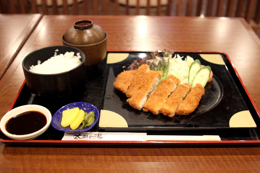 『神戸ポークのロースカツ定食』（1,705円）