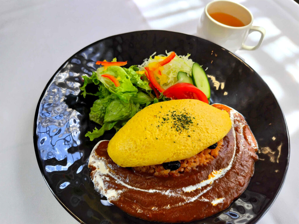 『黒豆オムライス～デミグラスソース』（1,600円）