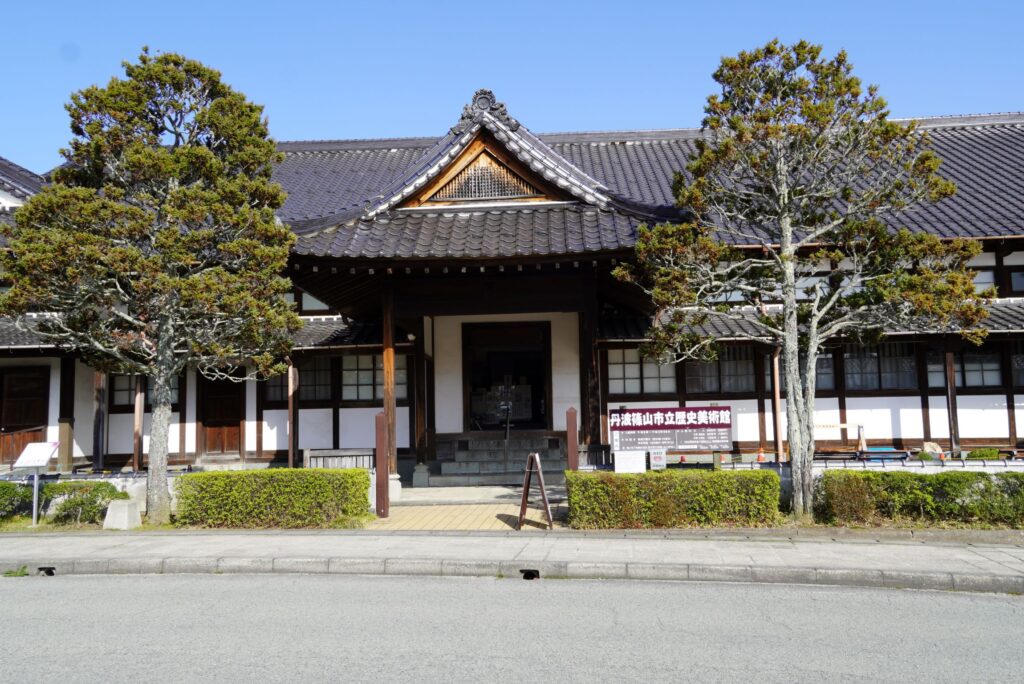 重厚な外観
