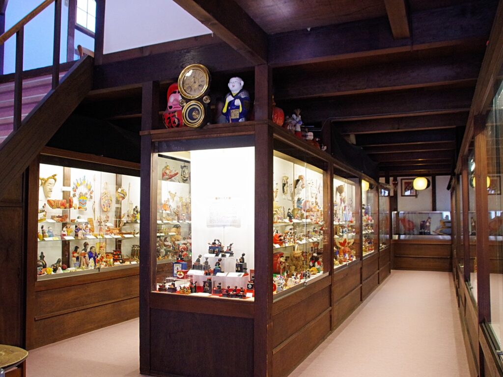 4号館1階「日本の郷土玩具」