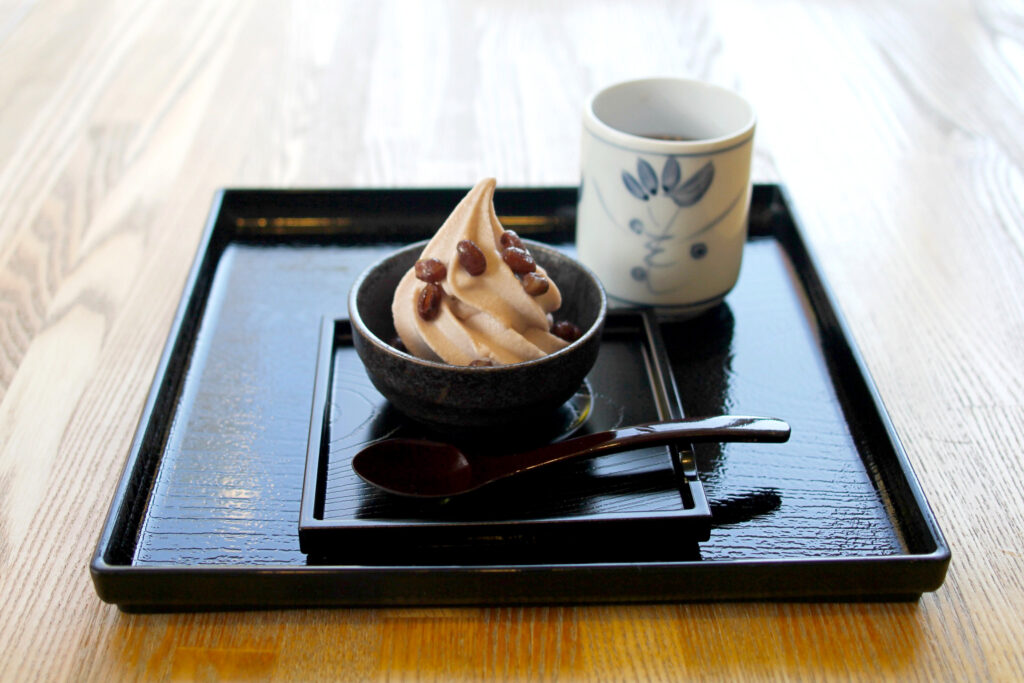 あずきソフトクリームとあずき茶