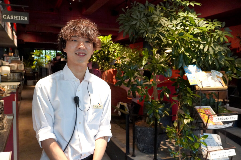 「ゆっくり朝食をとってください」とホールチーフの松本さん