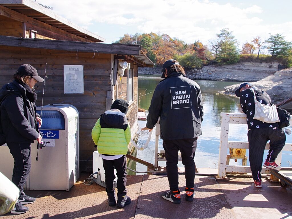 子どもたちに三原プロが指導