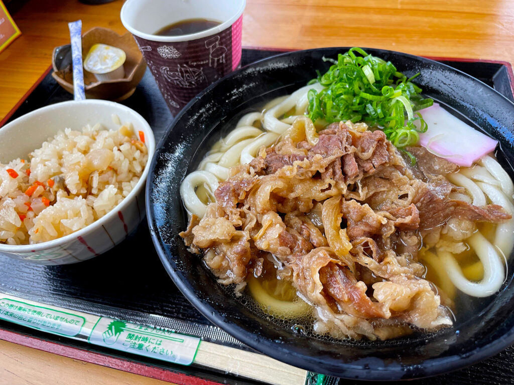 『肉うどん定食』（1,200円）