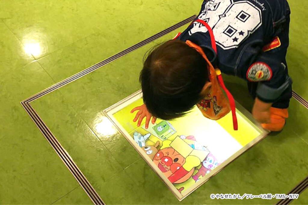 小さな子どもの目線に合わせた仕掛けも