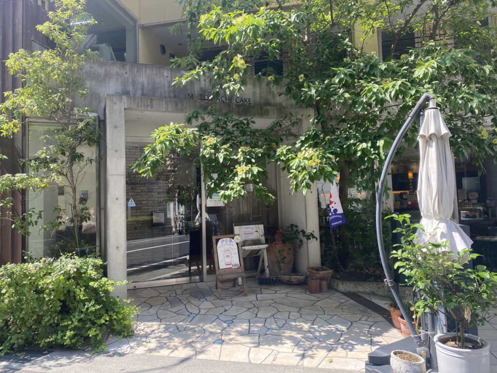 元町商店街のアーケードをぶらり散策した先の南側に位置する洋菓子店