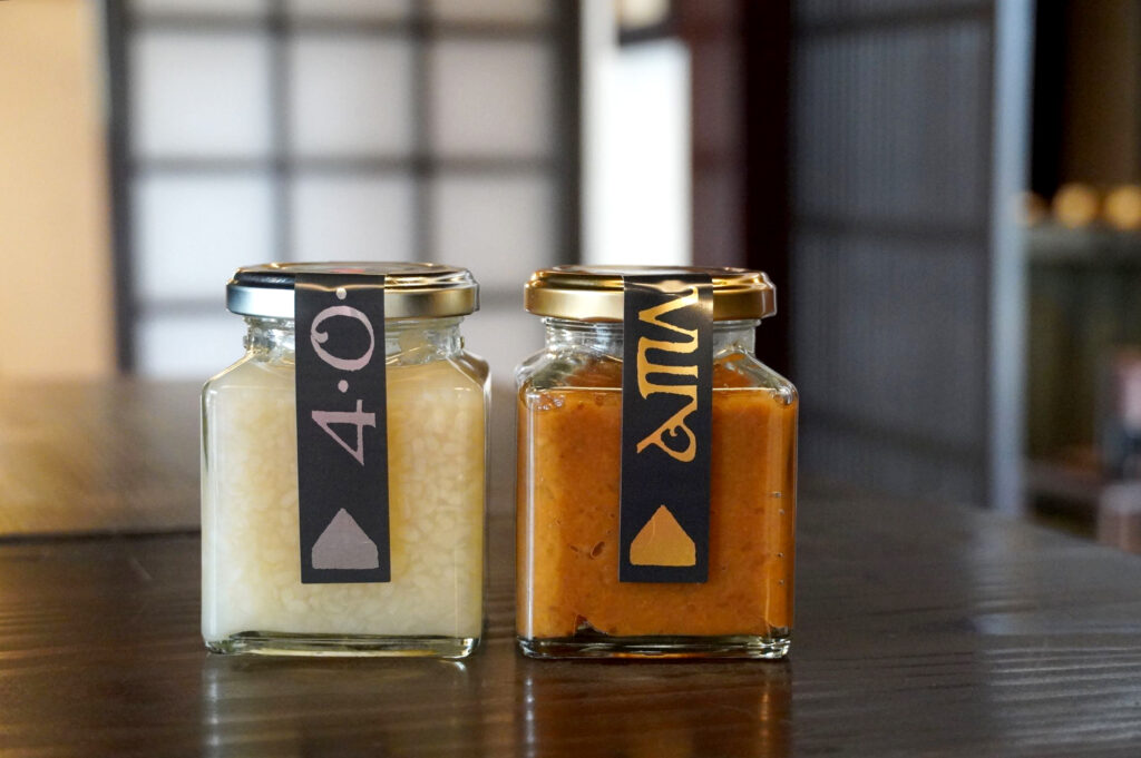 『甘麹』と『塩麹』（各756円）