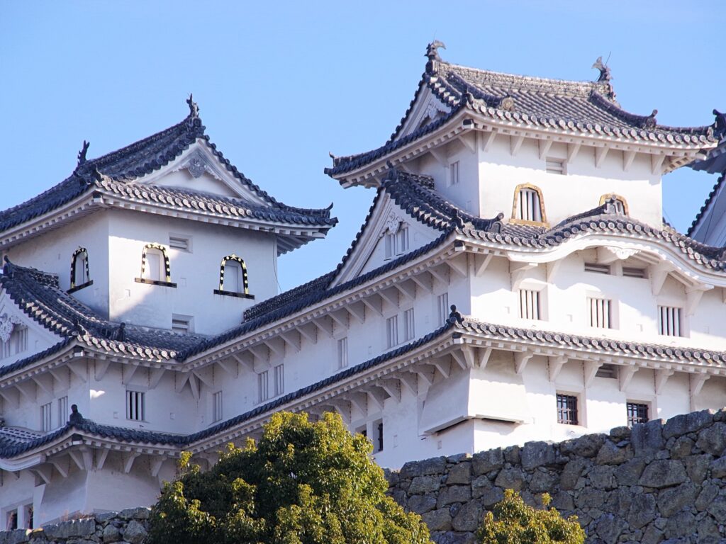 左側が乾小天守、右側が西小天守