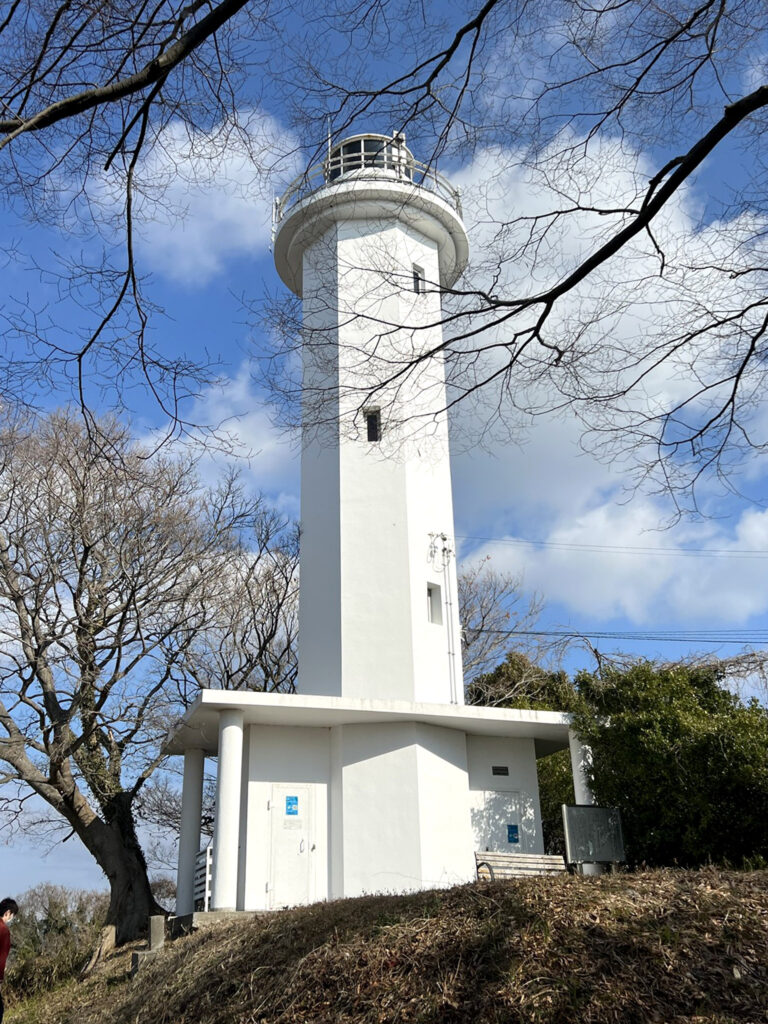 八角形をした白亜の灯台