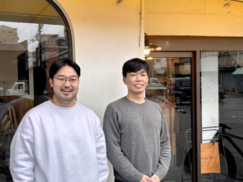 赤松さん（左）と三木さん（右）で『tomalier』