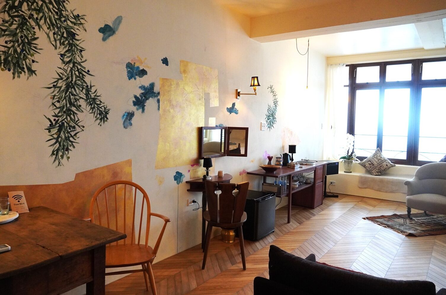 西側のお部屋の壁画