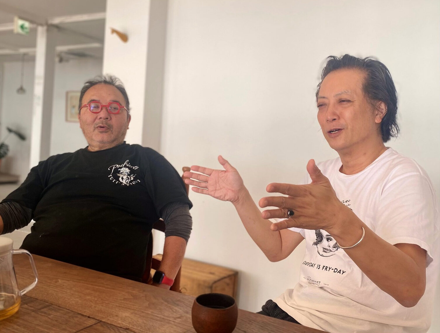 梅原龍さん（右）と西川さん
