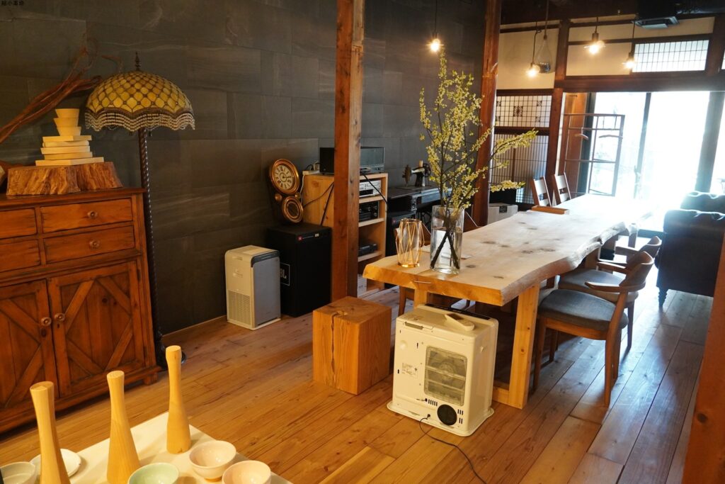 木の温もりがある店内