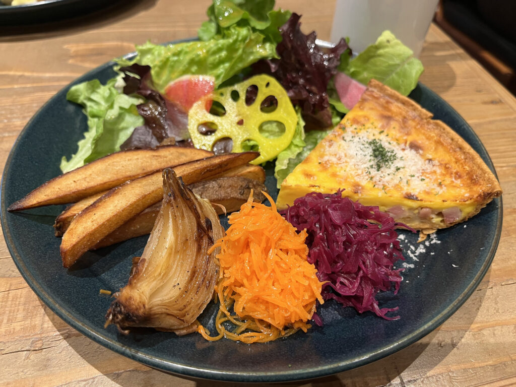 『オリジナルベーコンとお野菜のキッシュ』